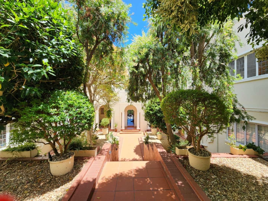 2 Bedroom Property for Sale in Sea Point Western Cape